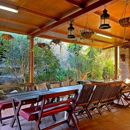 Exquisite Rural House With Garden, Pool And Views. 펜션 *