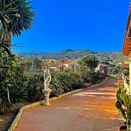 Exquisite Rural House With Garden, Pool And Views. *