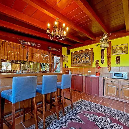 Exquisite Rural House With Garden, Pool And Views. 펜션 *