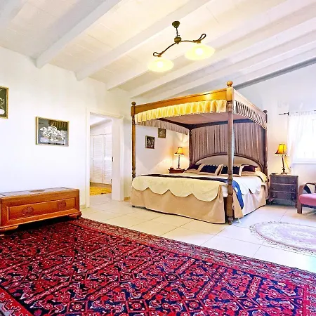 펜션 Exquisite Rural House With Garden, Pool And Views. *