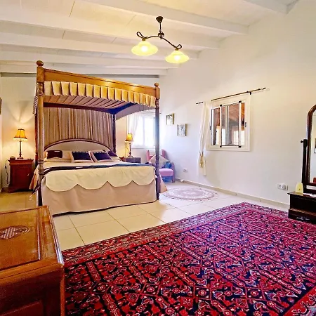 Exquisite Rural House With Garden, Pool And Views. *