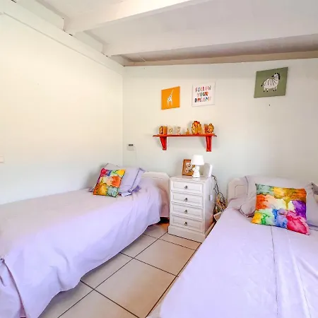 펜션 Exquisite Rural House With Garden, Pool And Views.