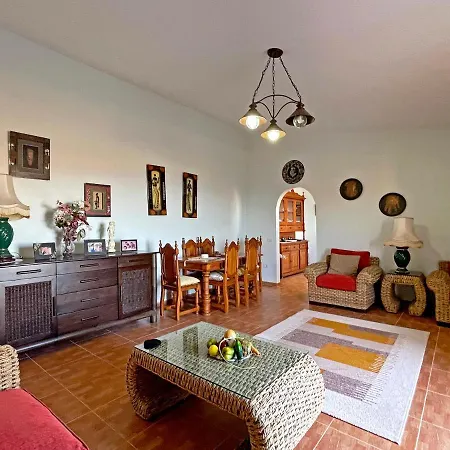Exquisite Rural House With Garden, Pool And Views.