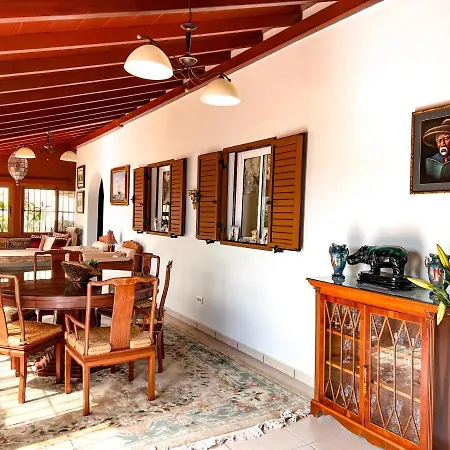 펜션 Exquisite Rural House With Garden, Pool And Views.