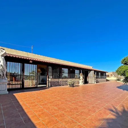 Exquisite Rural House With Garden, Pool And Views. Arico Viejo
