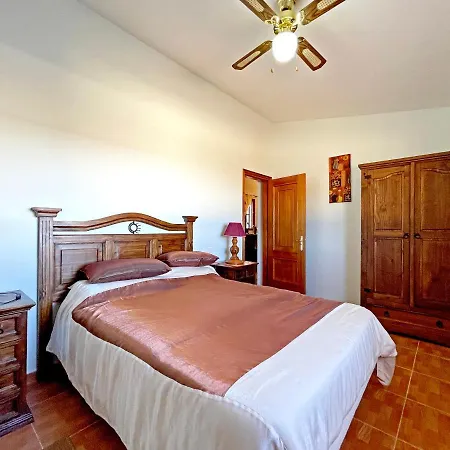 Exquisite Rural House With Garden, Pool And Views. 펜션 *