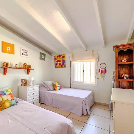 Σπίτι διακοπών Exquisite Rural House With Garden, Pool And Views. *