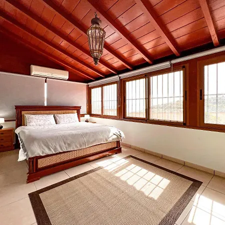 Exquisite Rural House With Garden, Pool And Views. Arico Viejo