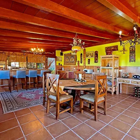 Exquisite Rural House With Garden, Pool And Views.