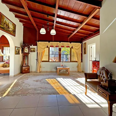 Exquisite Rural House With Garden, Pool And Views.