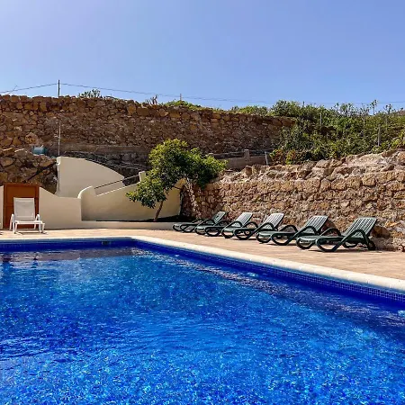 Exquisite Rural House With Garden, Pool And Views.